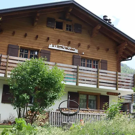 Dans La Nature Pure Au Val Ferret *